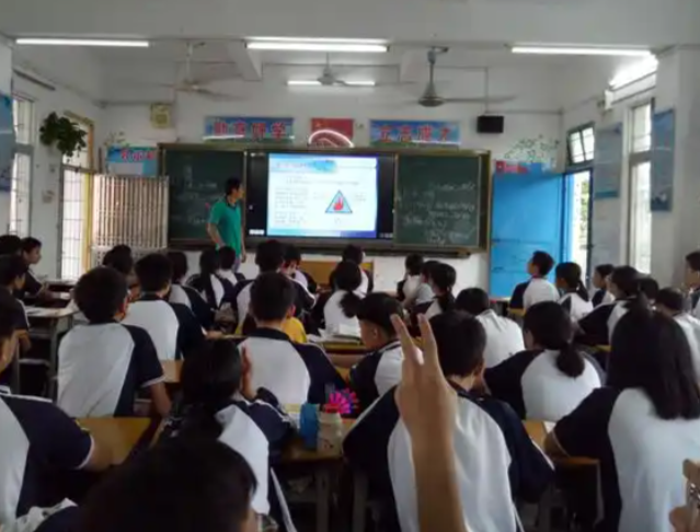 驱动爱好以实践贯穿理论尽力调动学生自