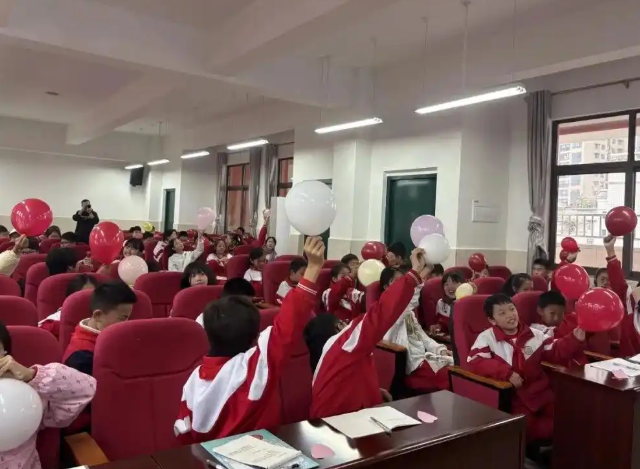 心境稳定的家长多倾听和接收孩子的感受