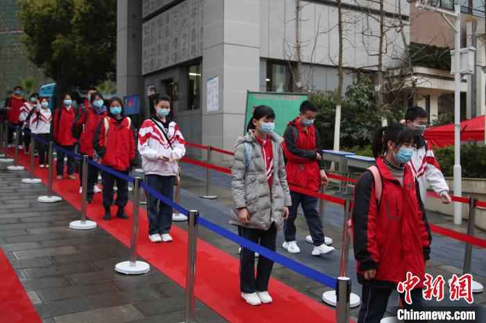  贵州28天零新增 初三高三迎来“开学第一课”
